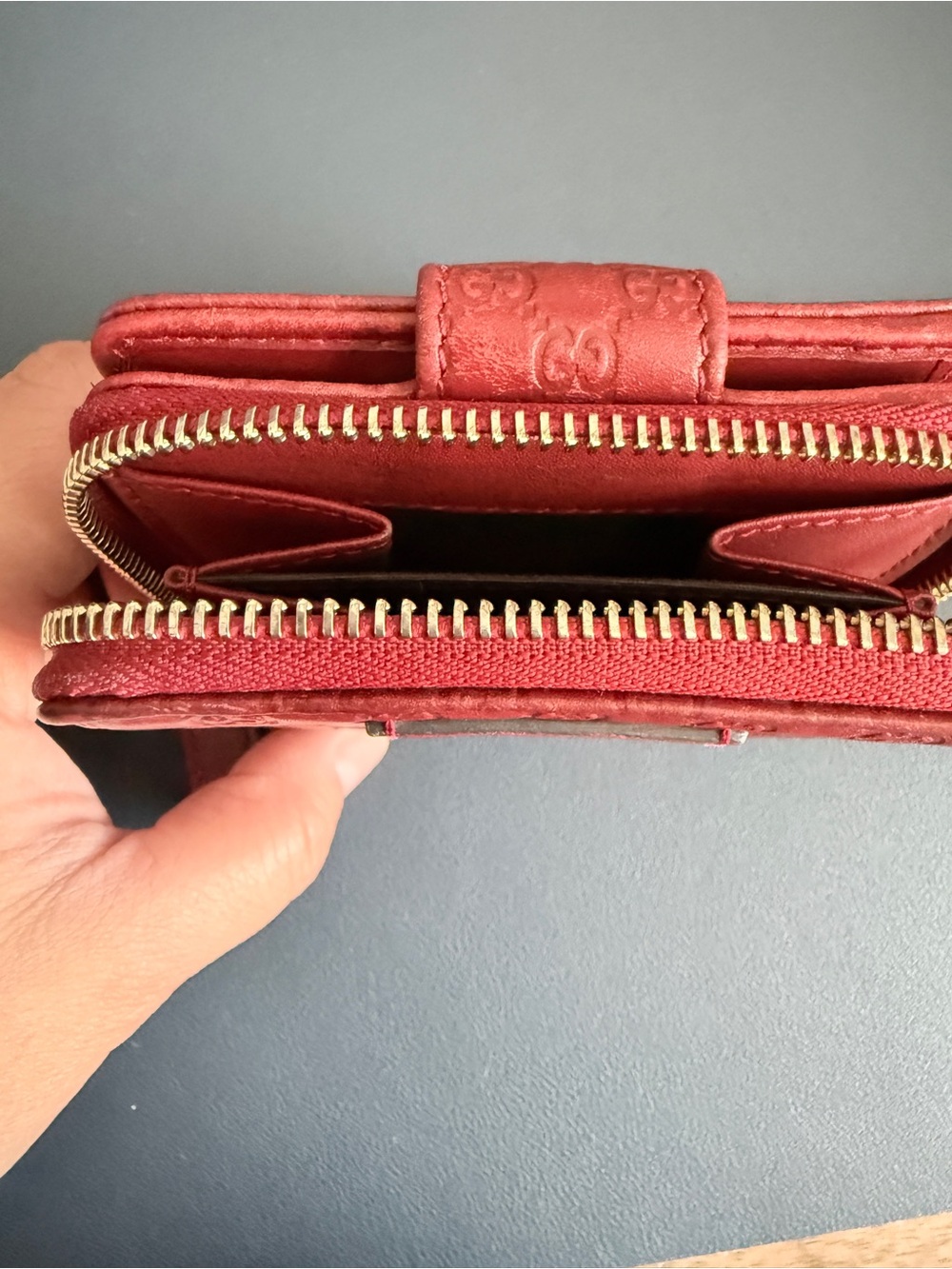 Red Gucci Embossed Compact Wallet - Picture 7 of 16